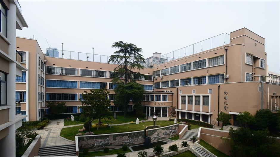 Aurora College design became reflection of its altered function