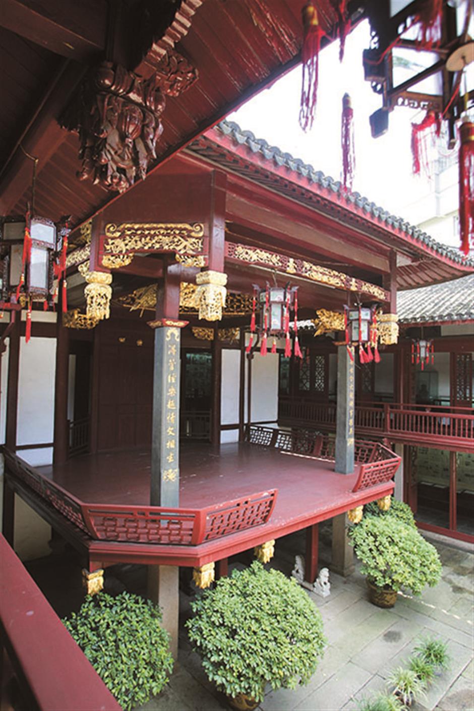 Loop circuit connects pockets of Old Shanghai