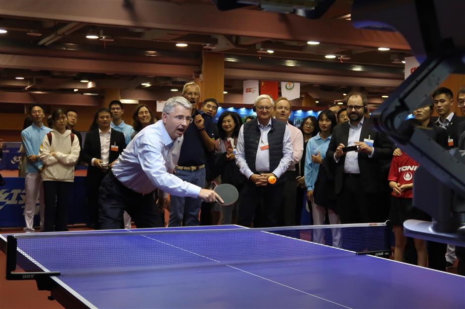 Business leaders 'exercise up' before meeting
