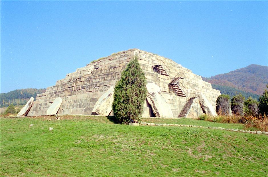 Tale of three cities and 40 tombs