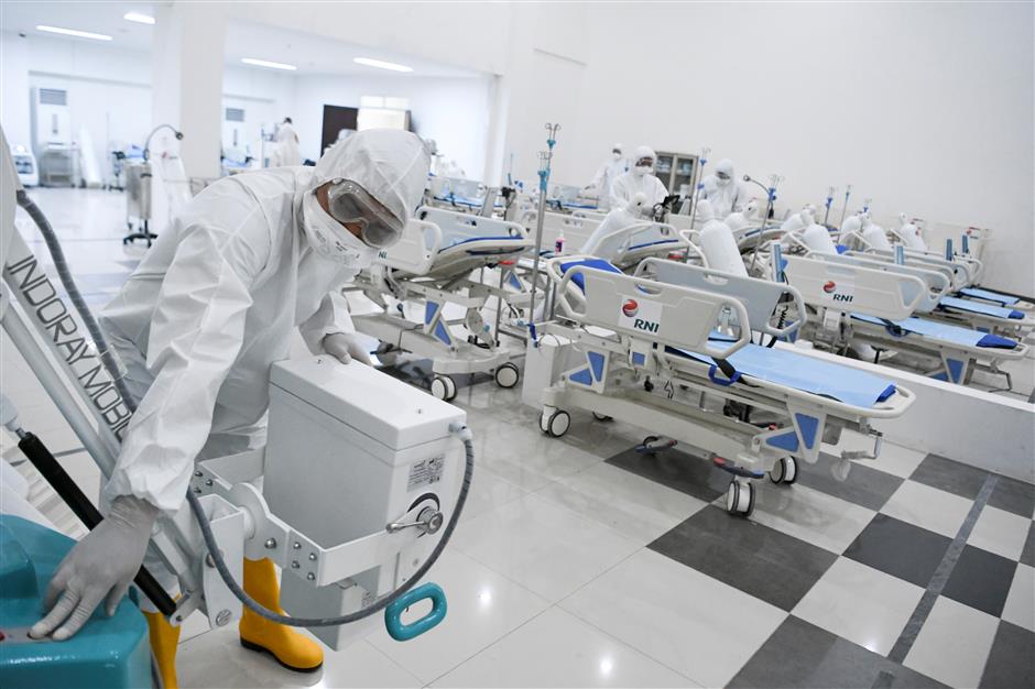 Heroic medical staff on front line of global epidemic battle