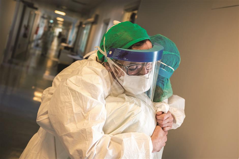 Heroic medical staff on front line of global epidemic battle