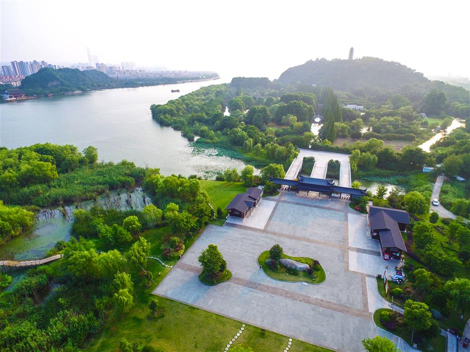 Investments strengthen links between Zhenjiang City and Shanghai