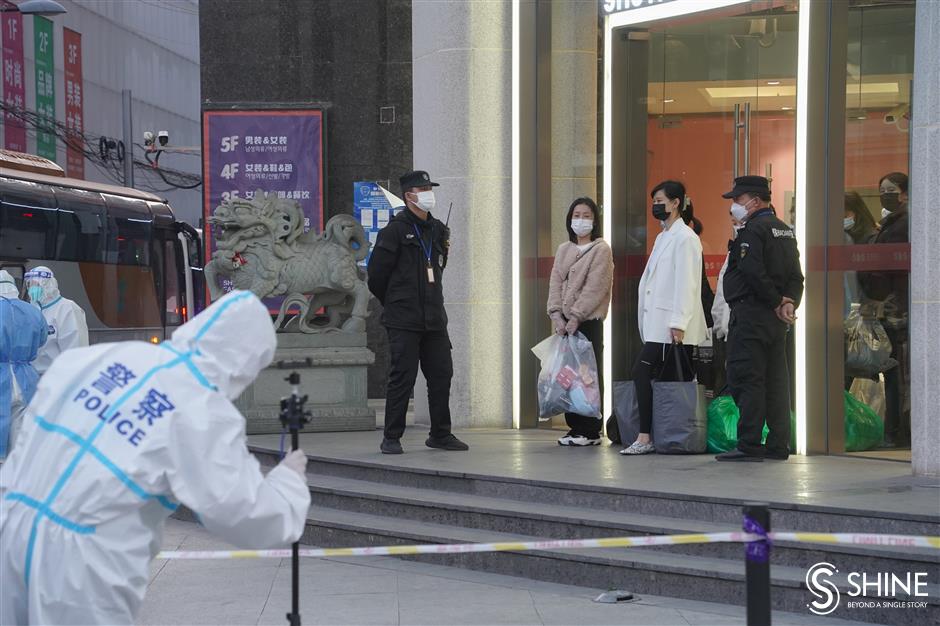 Shanghai adds 18 new COVID-19 cases, 1 more medium-risk area