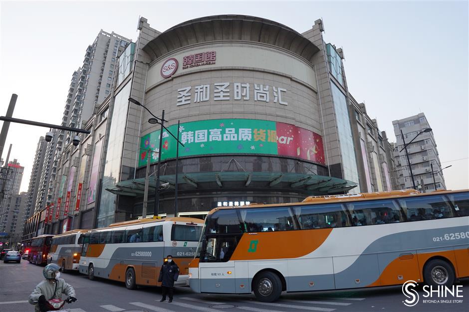 Shanghai adds 18 new COVID-19 cases, 1 more medium-risk area