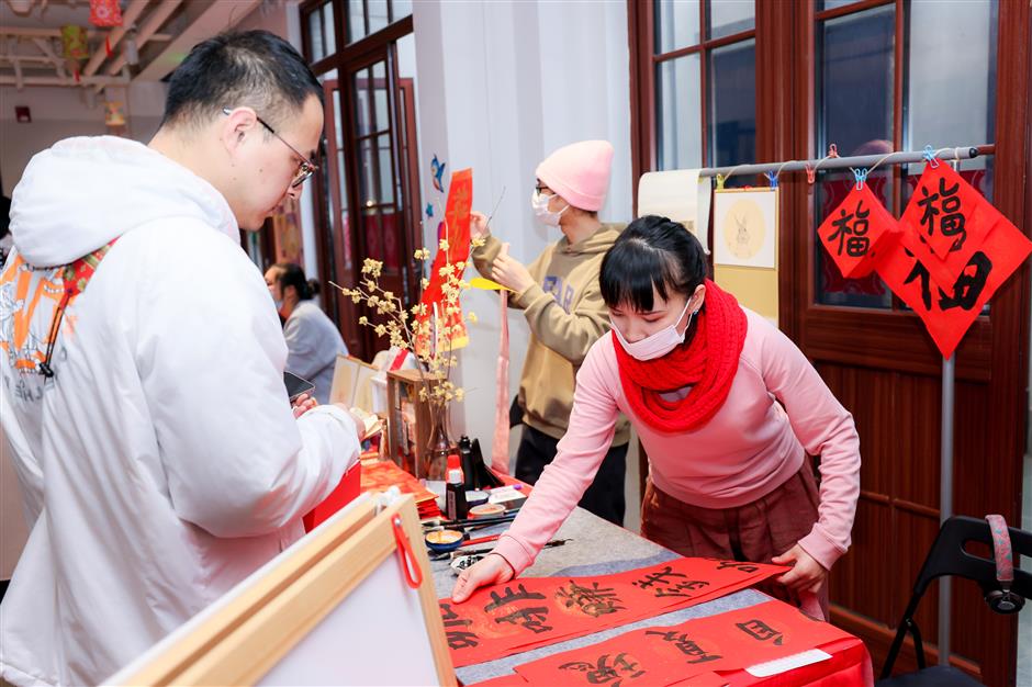 Spring Festival and Lantern Festival celebrated in shikumen lanes