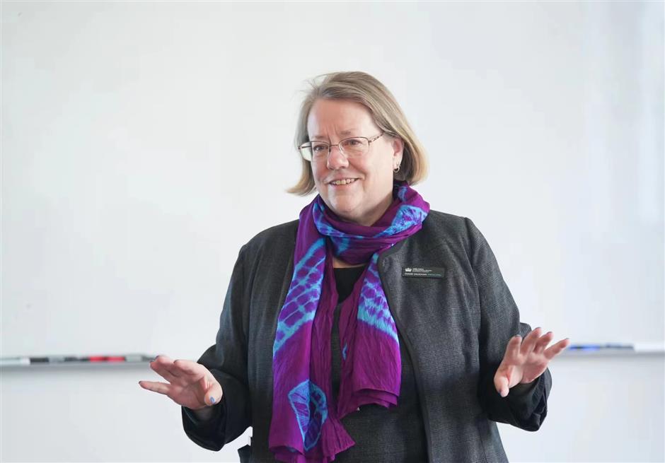 Focus on artificial intelligence in classroom