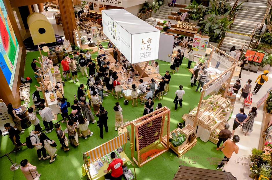 Food, shopping carnival kicks off near North Bund