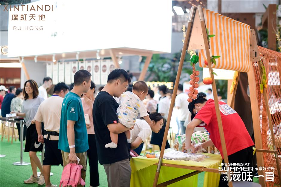 Food, shopping carnival kicks off near North Bund