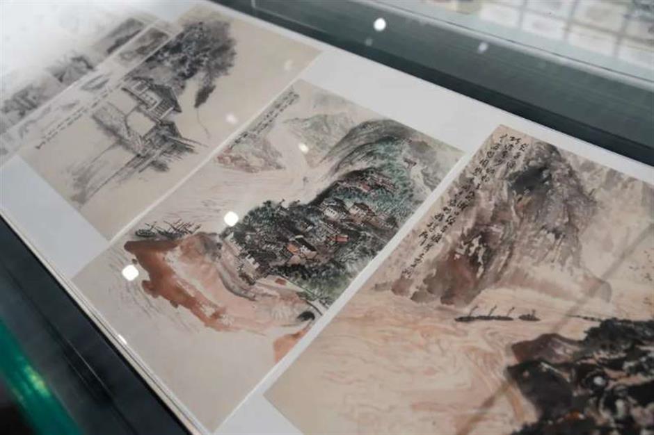 Military-themed art exhibition on parade at city archives
