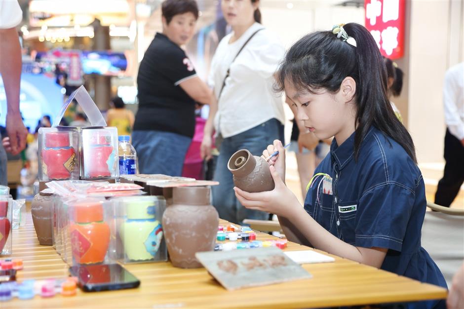 Scenic beauty, traditional crafts of Keqiao District showcased