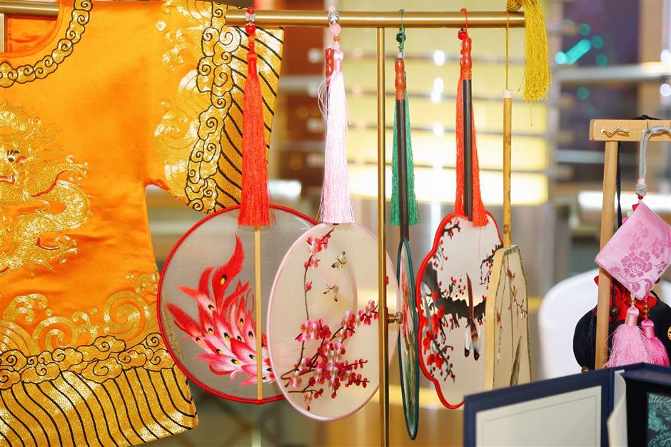 Scenic beauty, traditional crafts of Keqiao District showcased