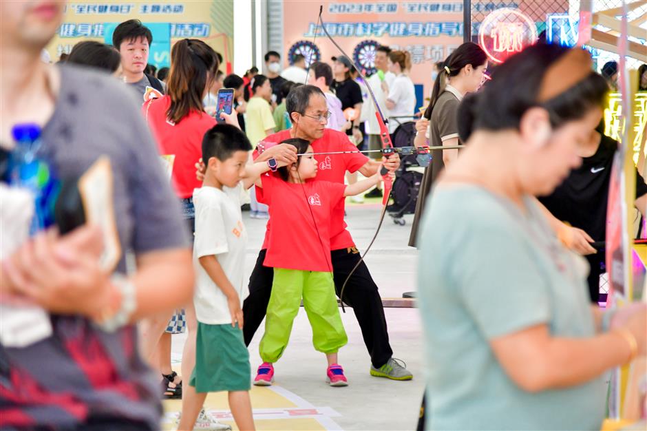Shanghai limbers up ahead of National Fitness Day