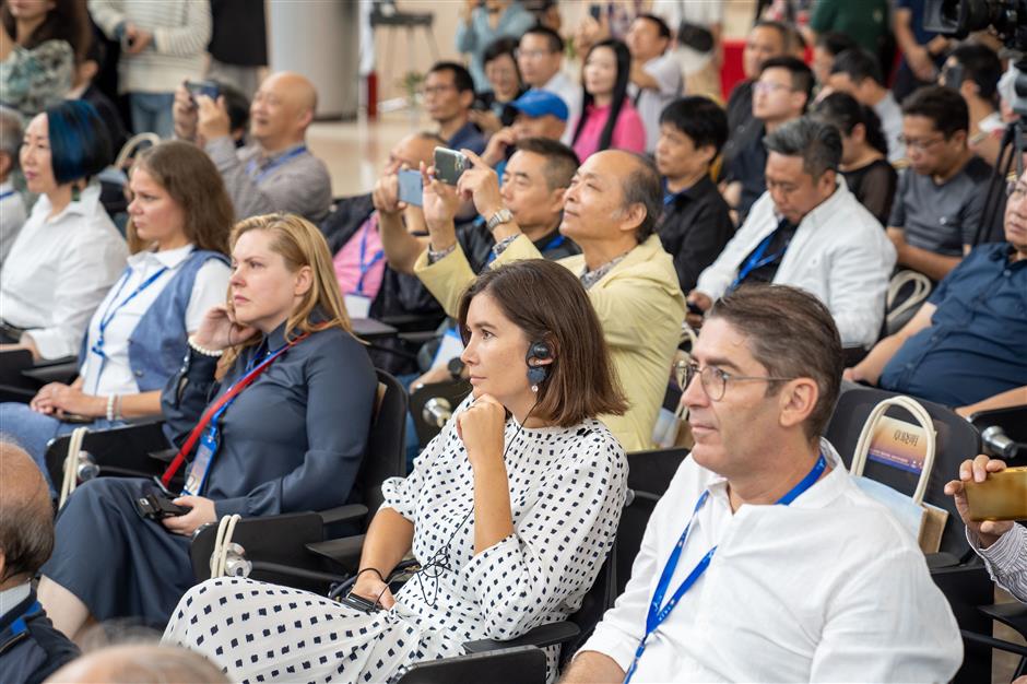 International artists capture beauty of North Bund