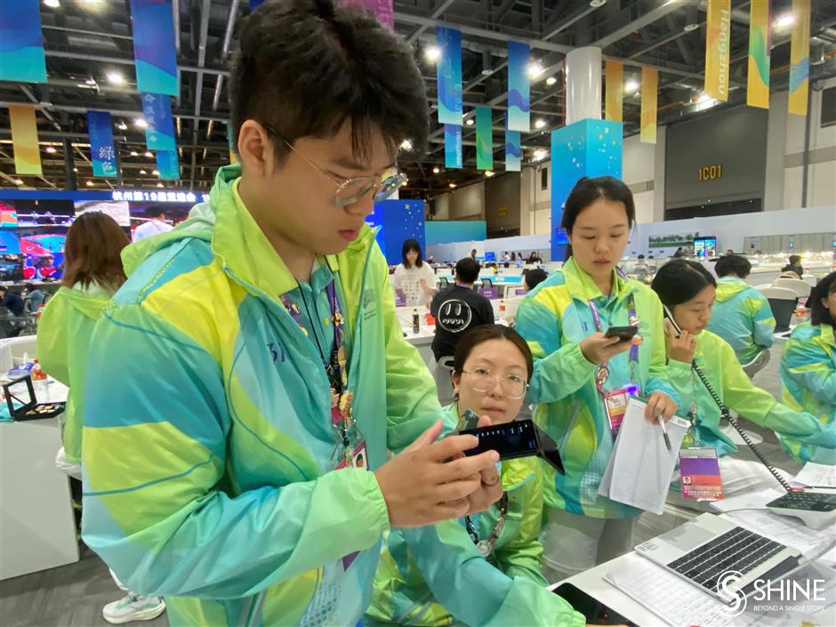 Foreign volunteers excel at Hangzhou Asiad