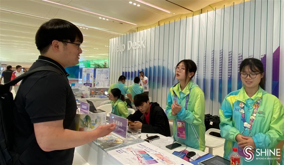 Foreign volunteers excel at Hangzhou Asiad