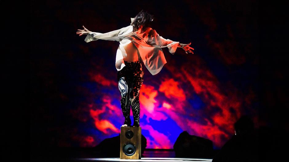 'Send In A Cloud' offers authentic portrayal of Cloud Gate dancers